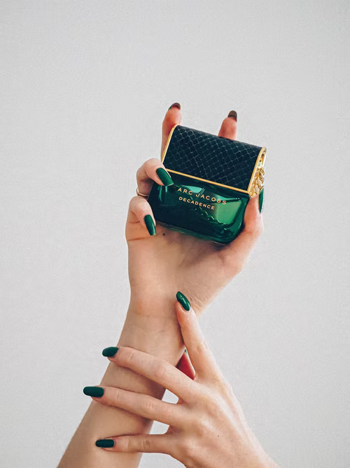 Marc Jacobs campaign mini-bag picture
